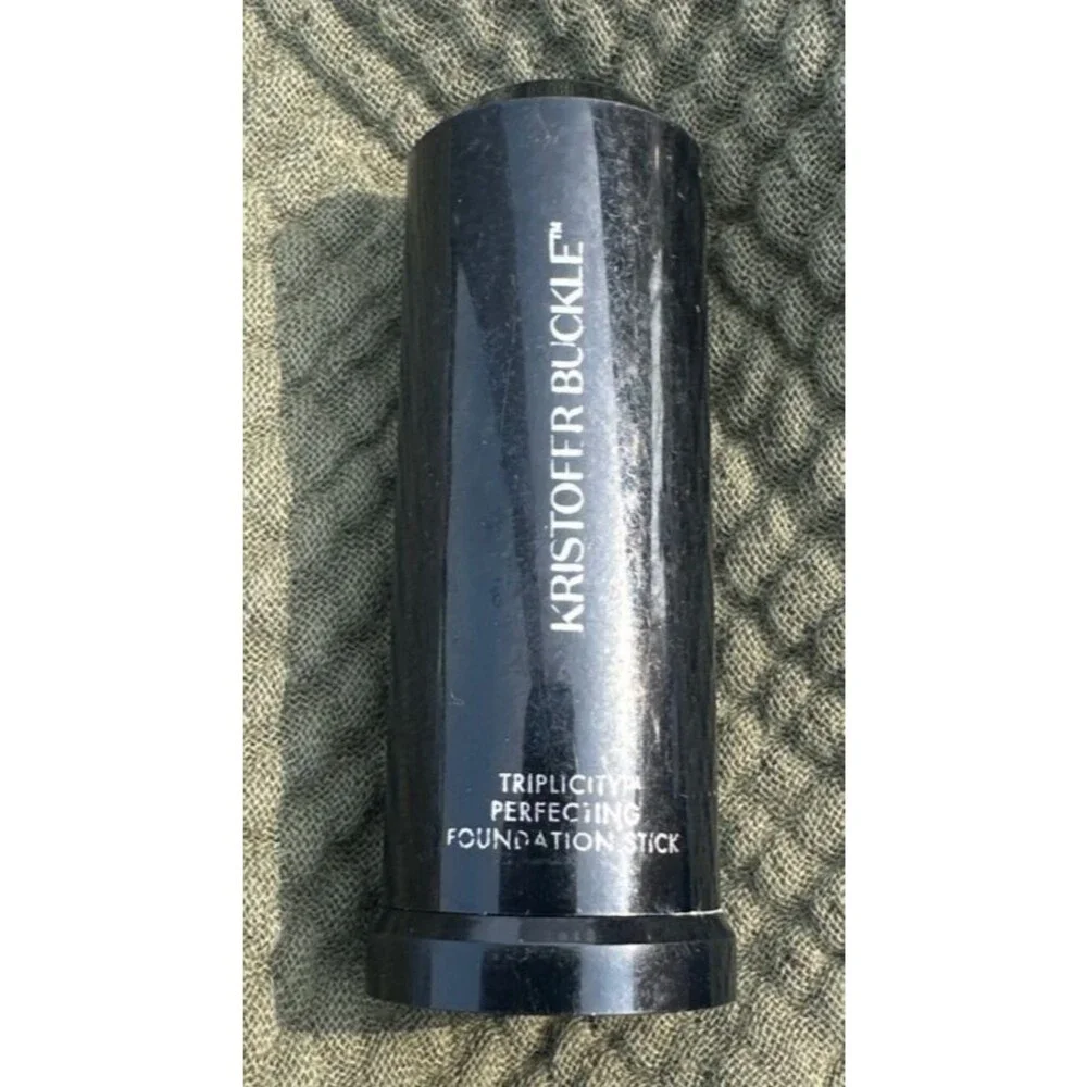 Kristopher Buckle Triplicity Perfecting Foundation Stick *Medium (Warm)
